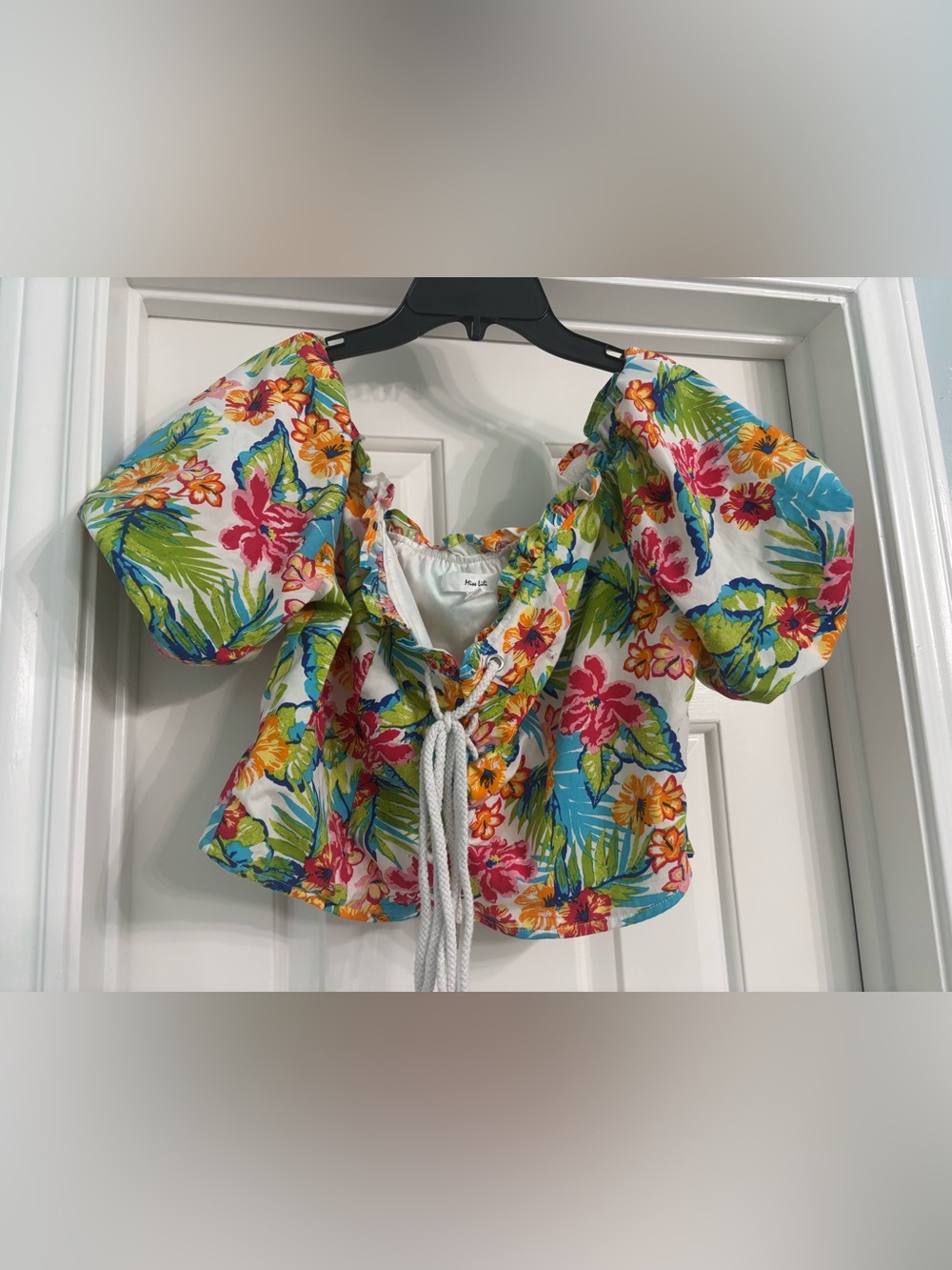 Miss Lili puff sleeves Tropical crop top
